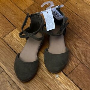 NWT-Kids Olive Ankle Strap Flats